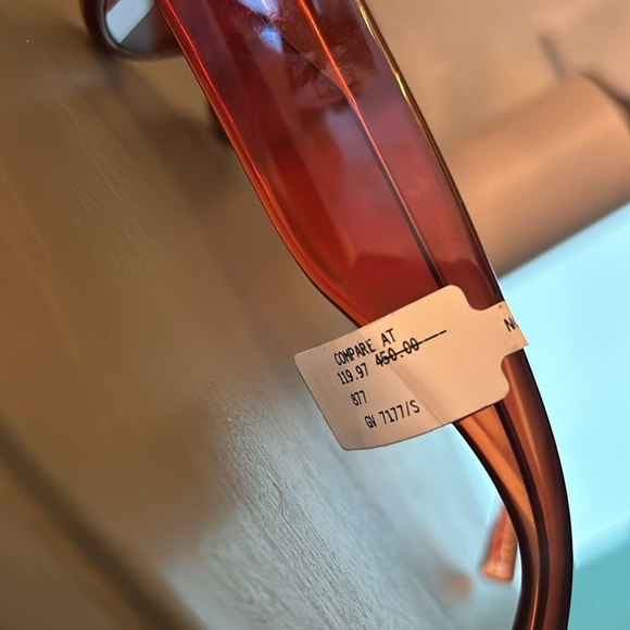 GIVENCHY EYEWEAR RED RETRO SUNGLASSES IN RED Men’s line but can be unisex - Picture 14 of 14